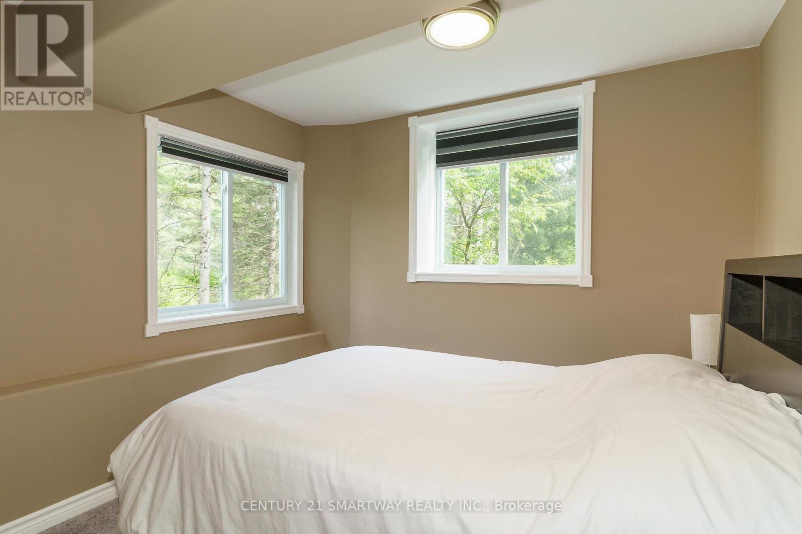 96 Main Street, Burk'S Falls, ON - Indoor Photo Showing Bedroom