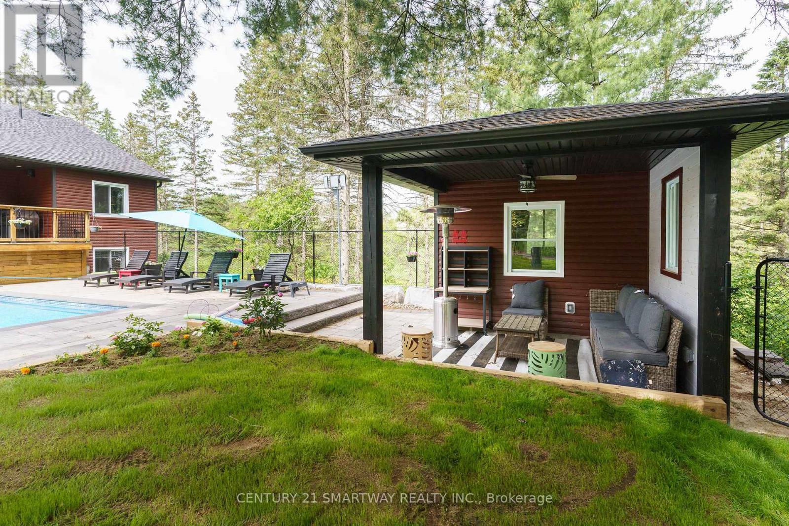 96 Main Street, Burk'S Falls, ON - Outdoor With Deck Patio Veranda With Exterior