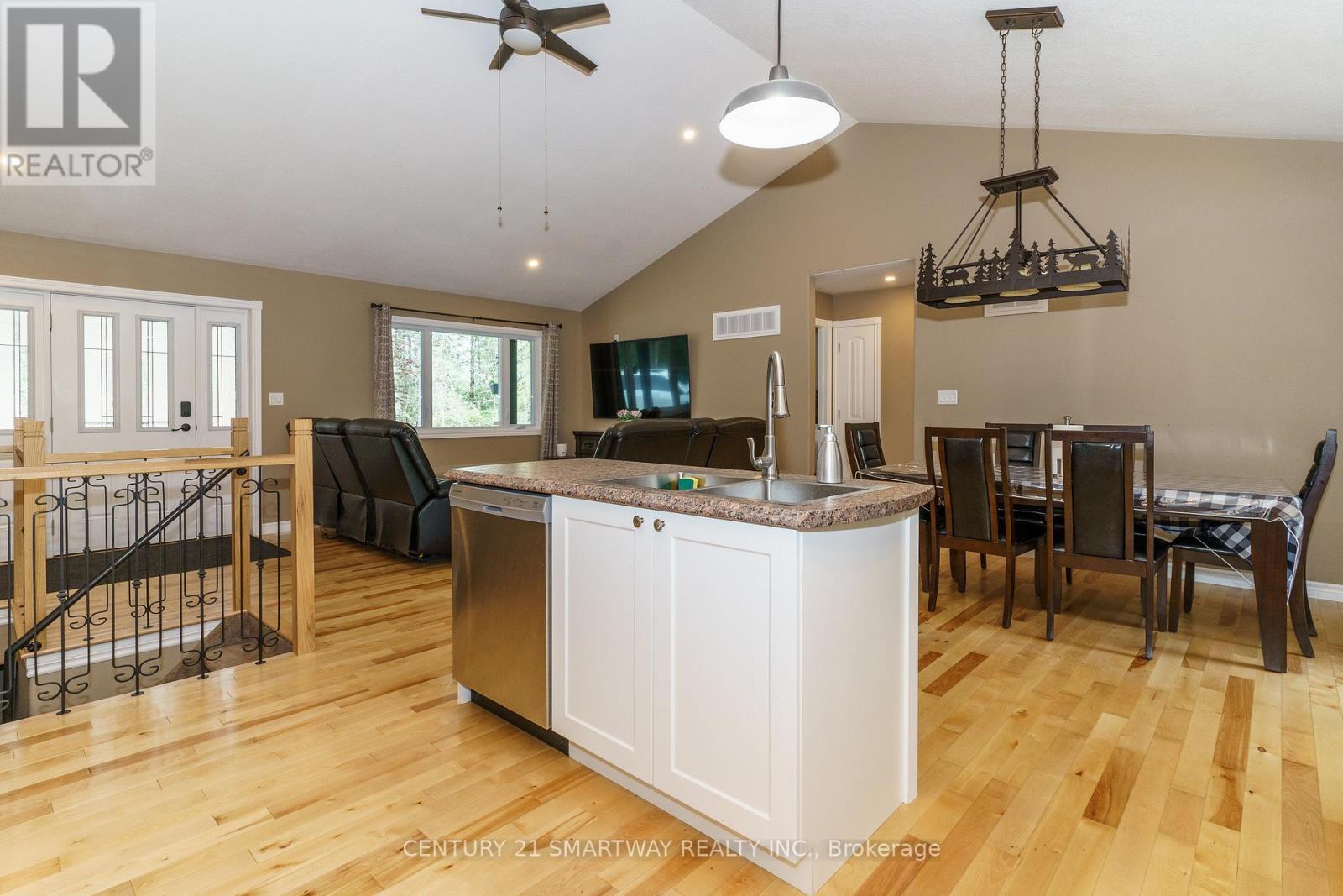 96 Main Street, Burk'S Falls, ON - Indoor Photo Showing Dining Room