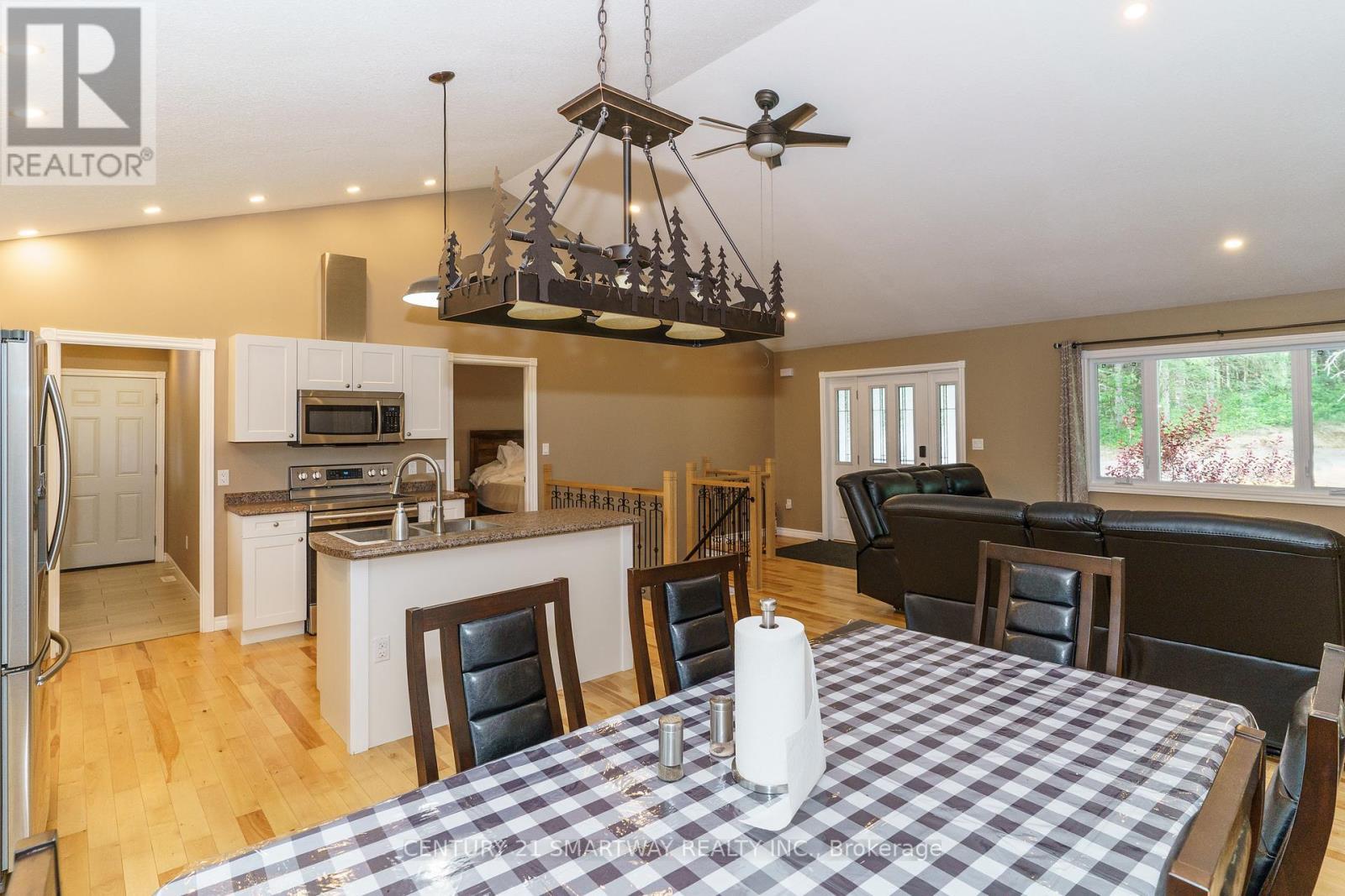 96 Main Street, Burk'S Falls, ON - Indoor