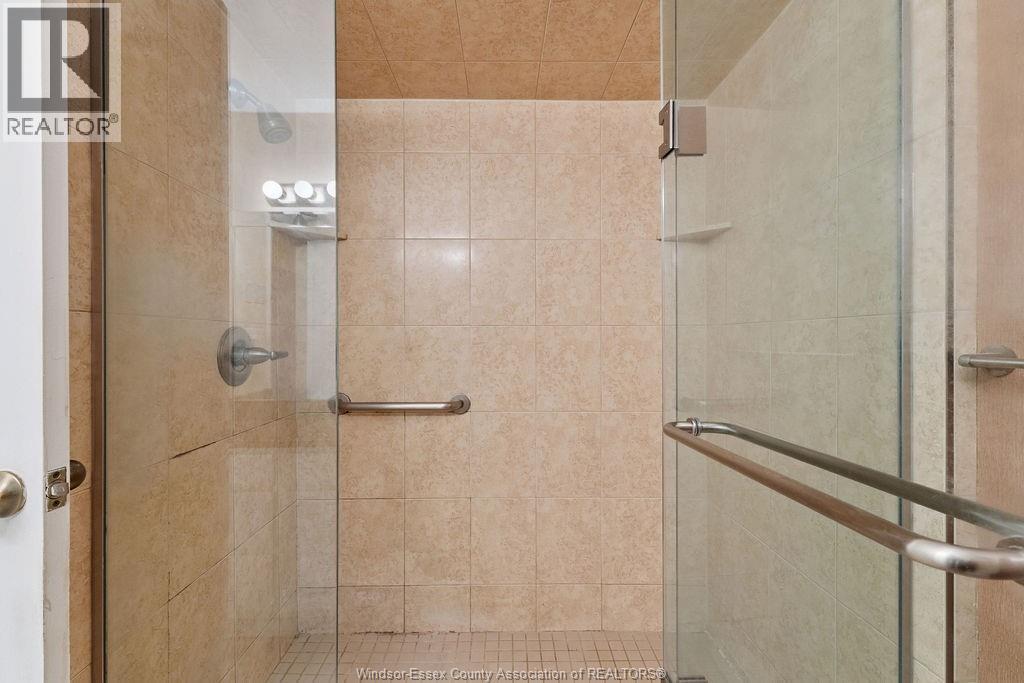 3663 Riverside Drive East Unit# 306, Windsor, ON - Indoor Photo Showing Bathroom