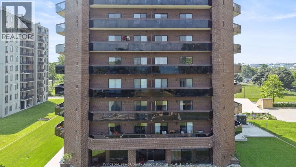 3663 Riverside Drive East Unit# 306, Windsor, ON - Outdoor With Balcony