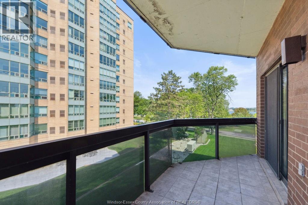 3663 Riverside Drive East Unit# 306, Windsor, ON - Outdoor With Balcony