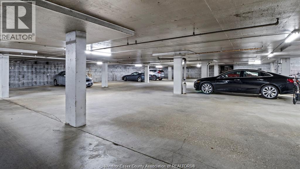 3663 Riverside Drive East Unit# 306, Windsor, ON - Indoor Photo Showing Garage