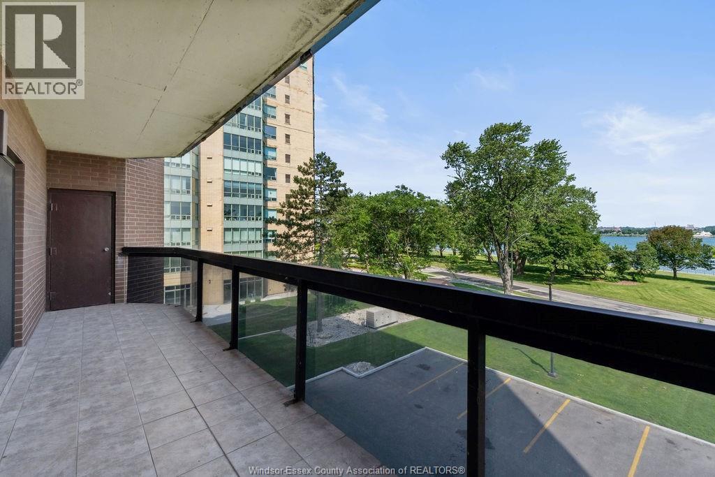 3663 Riverside Drive East Unit# 306, Windsor, ON - Outdoor With Balcony