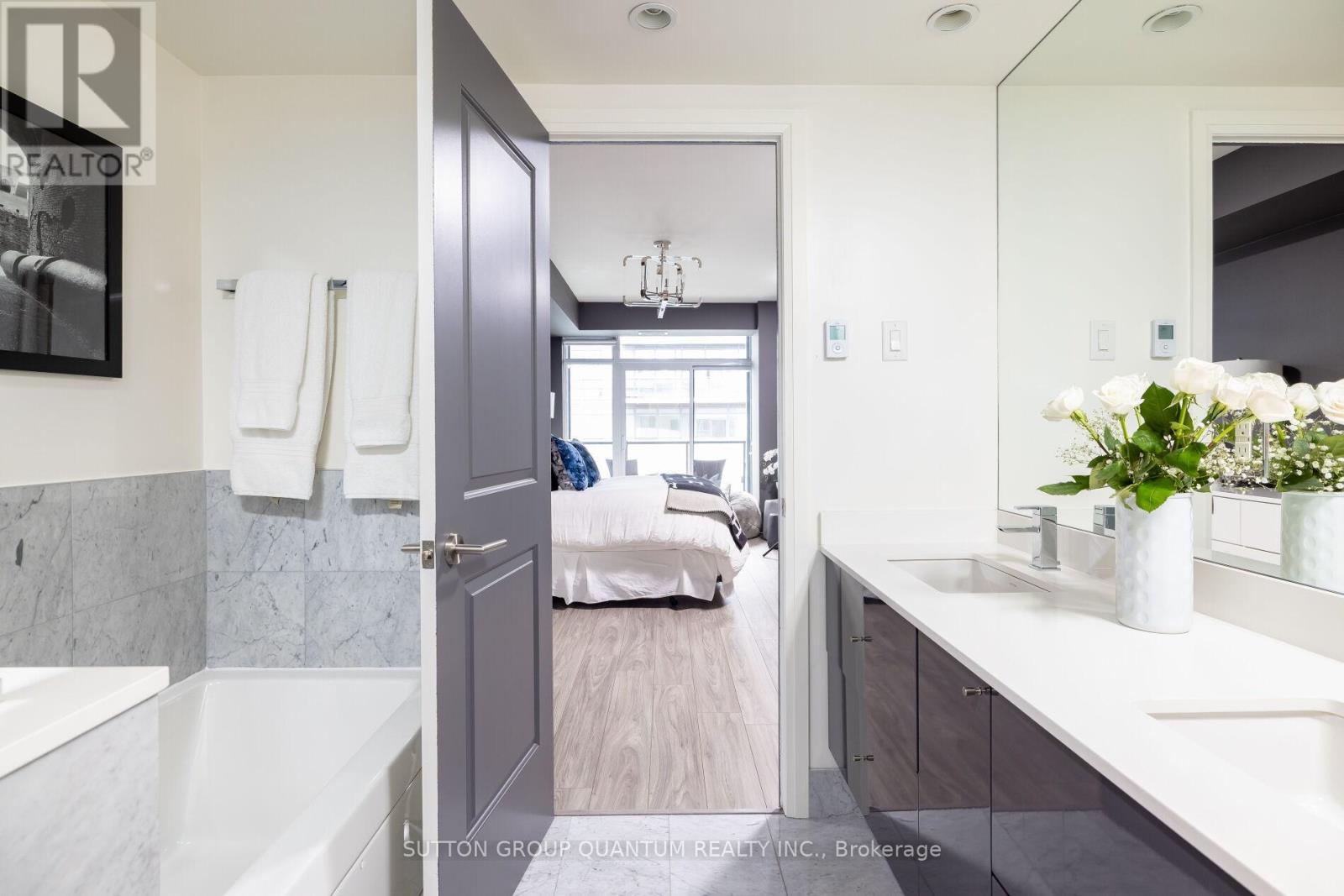 Jacuzzi Jets - Lph 03 - 400 Adelaide Street E, Toronto, ON - Indoor Photo Showing Bathroom