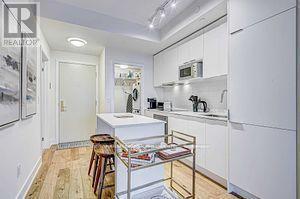 1903 - 88 Cumberland Street, Toronto, ON - Indoor Photo Showing Kitchen
