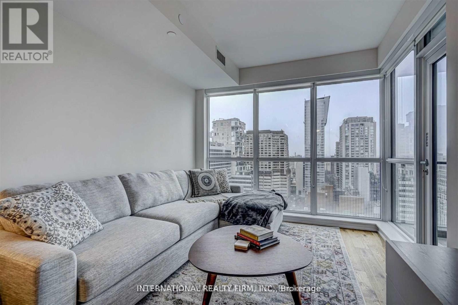 1903 - 88 Cumberland Street, Toronto, ON - Indoor Photo Showing Living Room