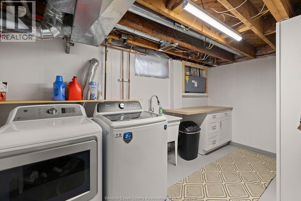 3429 Dominion, Windsor, ON - Indoor Photo Showing Laundry Room