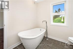 183 Presland Road, Ottawa, ON - Indoor Photo Showing Bathroom