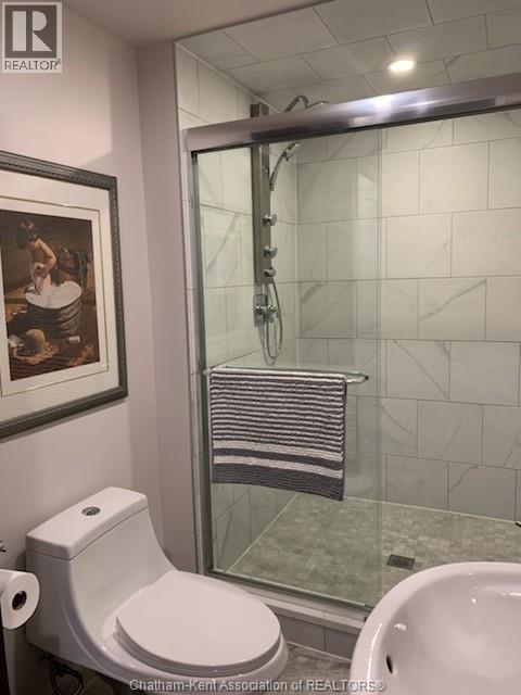 601 Grand Avenue East Unit# 1 - Ground Level, Chatham, ON - Indoor Photo Showing Bathroom