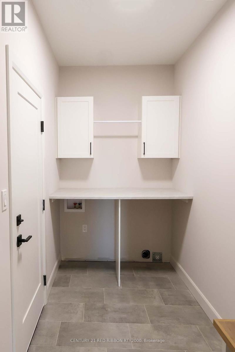 22 - 430 Head Street N, Strathroy-Caradoc (Ne), ON - Indoor