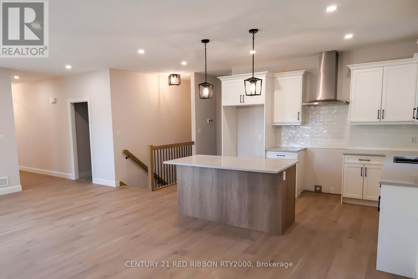 22 - 430 Head Street N, Strathroy-Caradoc (Ne), ON - Indoor Photo Showing Kitchen