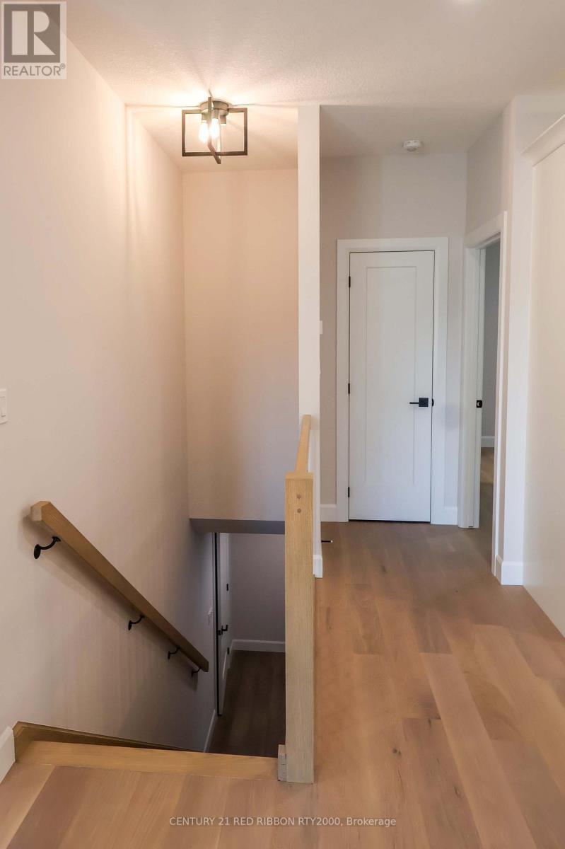 22 - 430 Head Street N, Strathroy-Caradoc (Ne), ON - Indoor Photo Showing Other Room