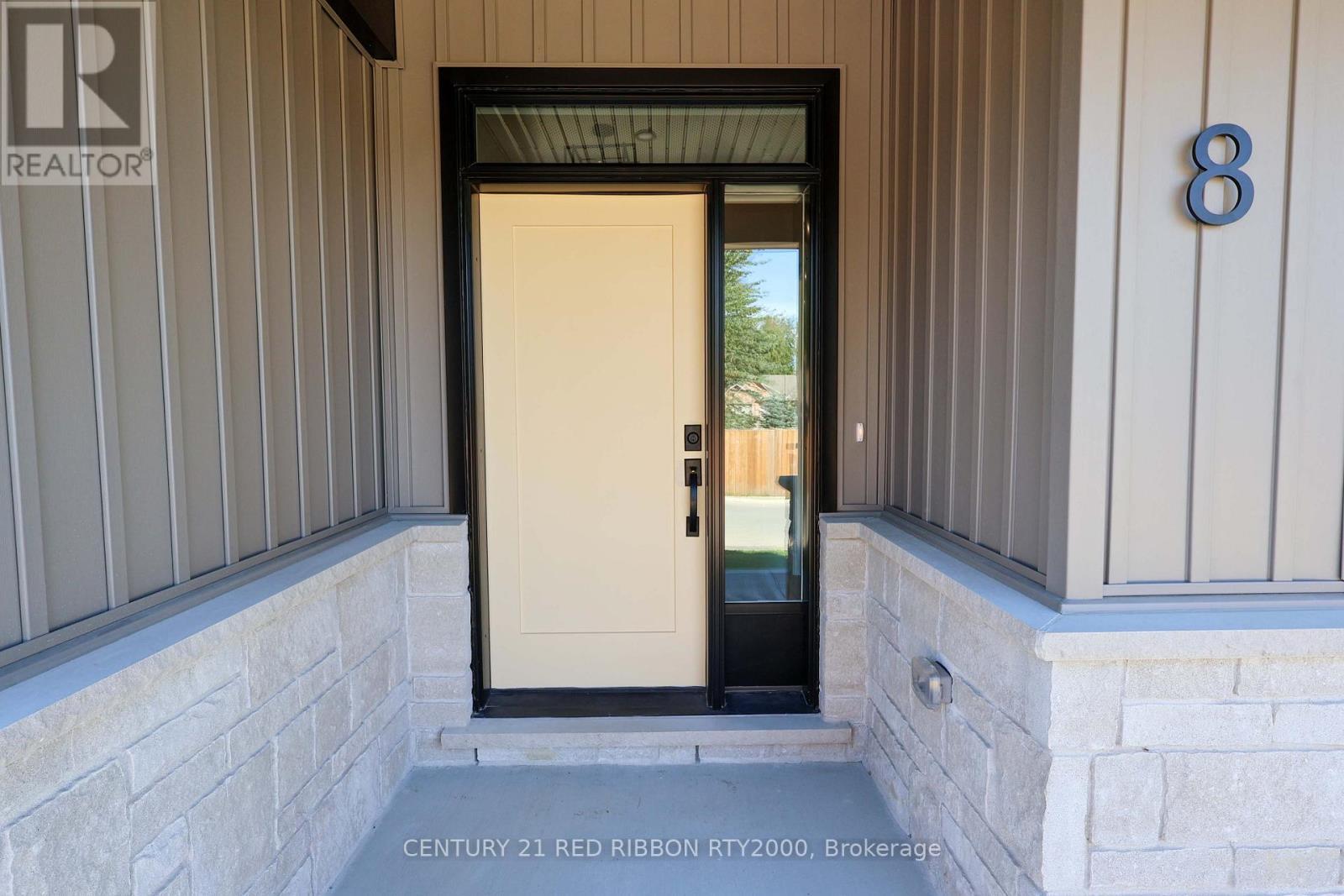 22 - 430 Head Street N, Strathroy-Caradoc (Ne), ON - Outdoor With Exterior