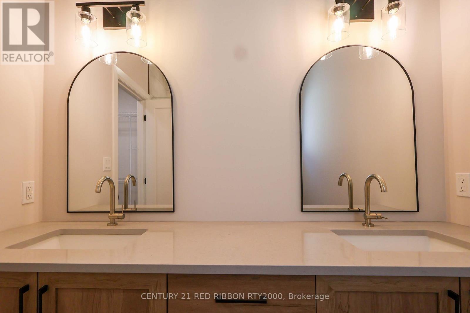 22 - 430 Head Street N, Strathroy-Caradoc (Ne), ON - Indoor Photo Showing Bathroom