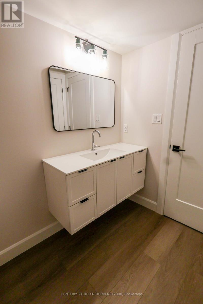 22 - 430 Head Street N, Strathroy-Caradoc (Ne), ON - Indoor Photo Showing Bathroom