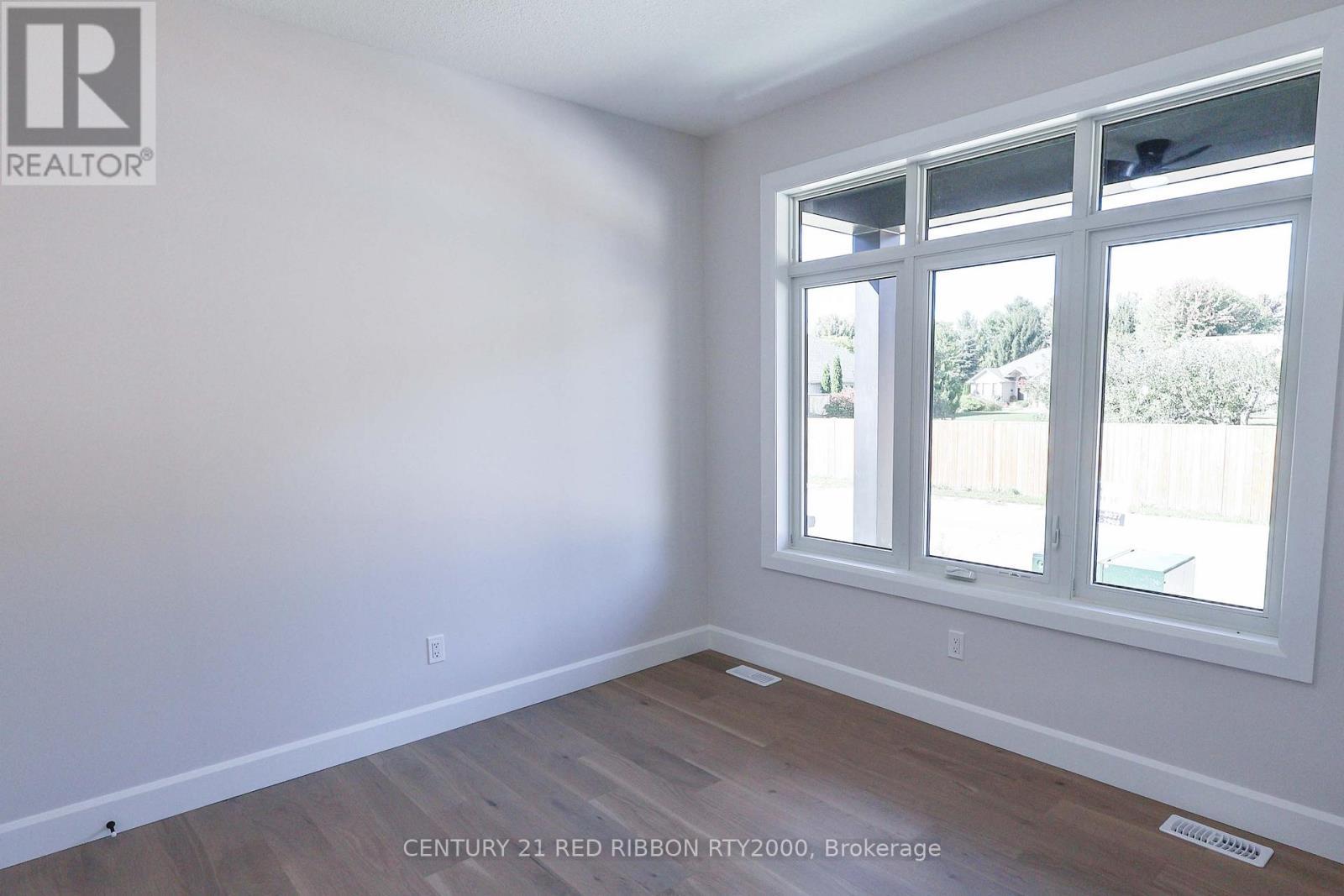 22 - 430 Head Street N, Strathroy-Caradoc (Ne), ON - Indoor Photo Showing Other Room