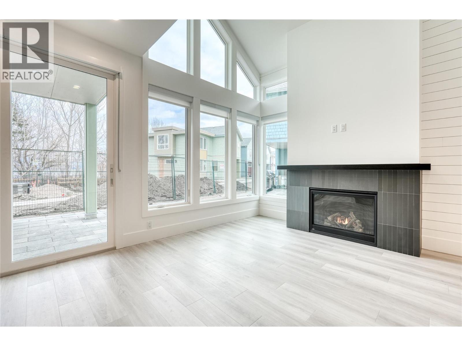3160 Landry Crescent, Summerland, BC - Indoor Photo Showing Living Room With Fireplace