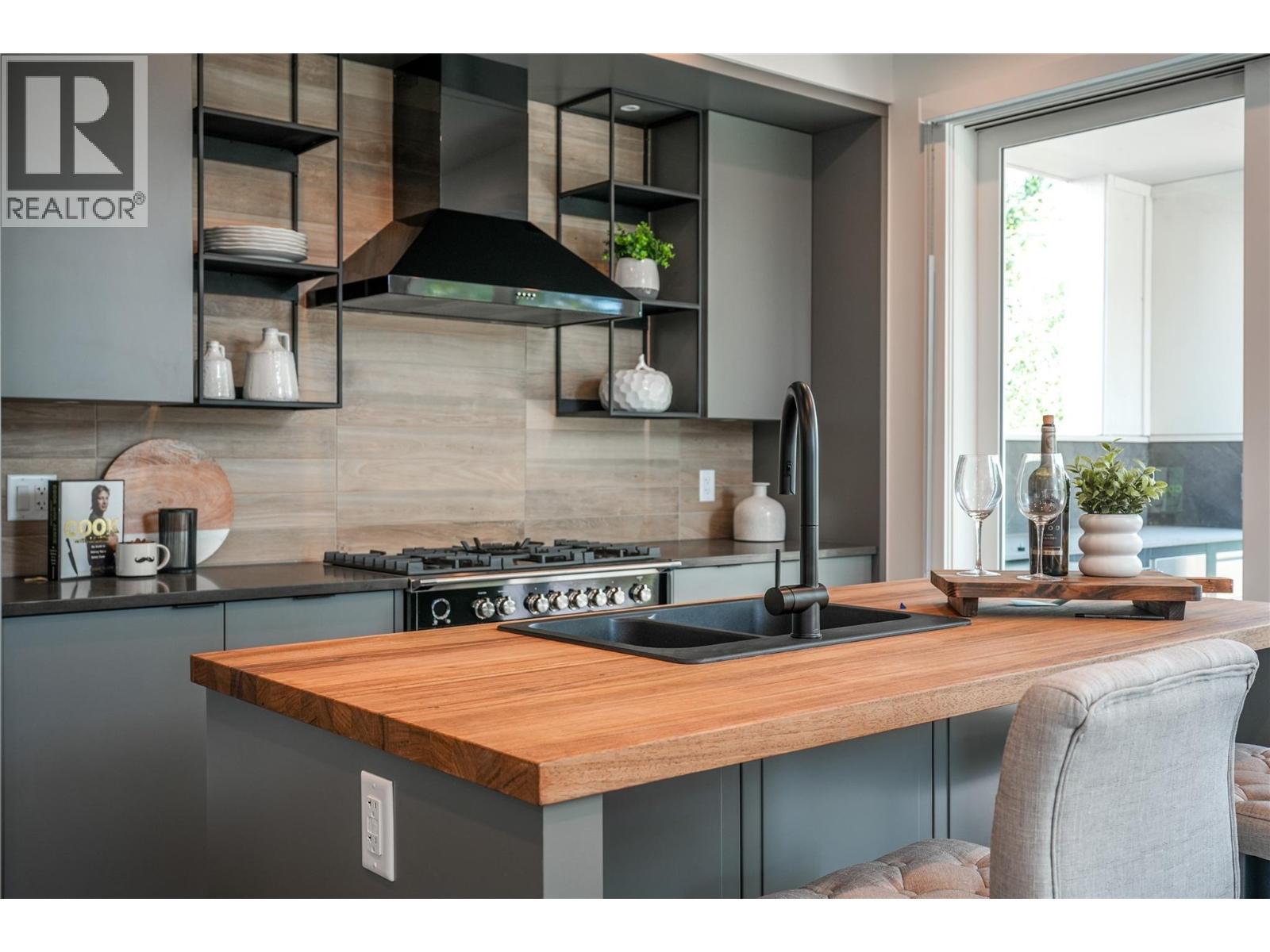 3160 Landry Crescent, Summerland, BC - Indoor Photo Showing Kitchen With Double Sink With Upgraded Kitchen