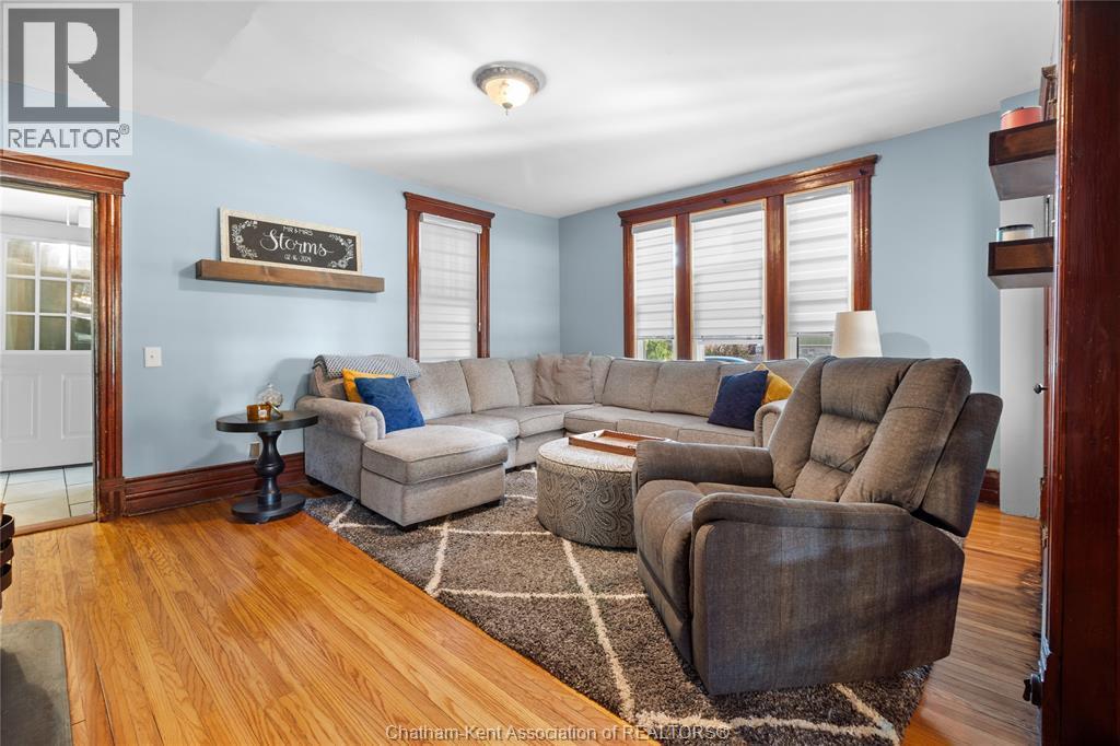 7783 Talbot Trail, Blenheim, ON - Indoor Photo Showing Living Room