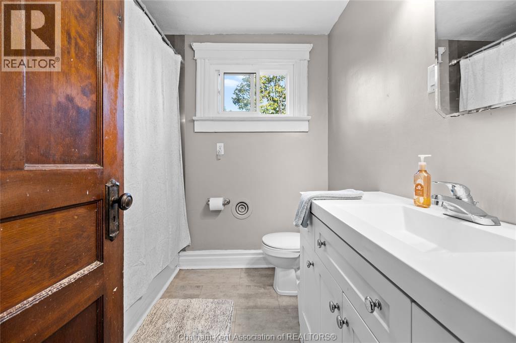 7783 Talbot Trail, Blenheim, ON - Indoor Photo Showing Bathroom
