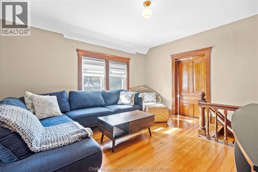 7783 Talbot Trail, Blenheim, ON - Indoor Photo Showing Living Room