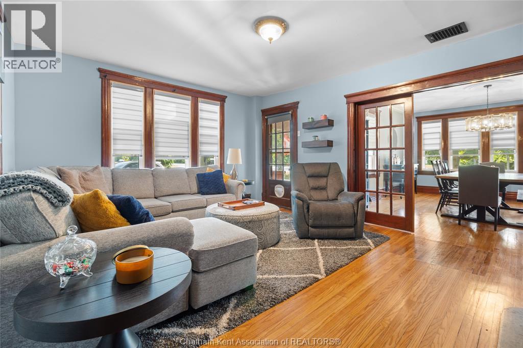 7783 Talbot Trail, Blenheim, ON - Indoor Photo Showing Living Room