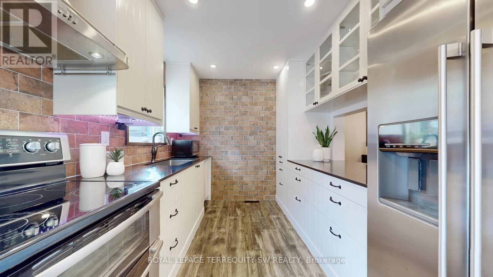 12 Newby Court, Brampton, ON - Indoor Photo Showing Kitchen With Stainless Steel Kitchen With Upgraded Kitchen