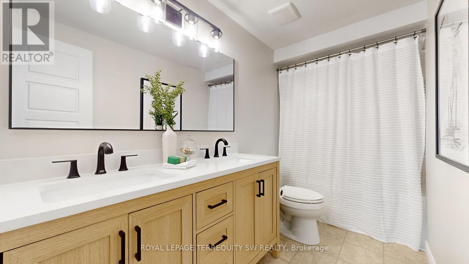 12 Newby Court, Brampton, ON - Indoor Photo Showing Bathroom