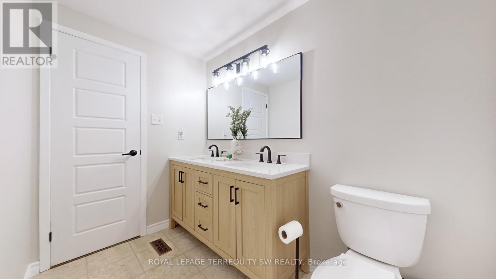 12 Newby Court, Brampton, ON - Indoor Photo Showing Bathroom