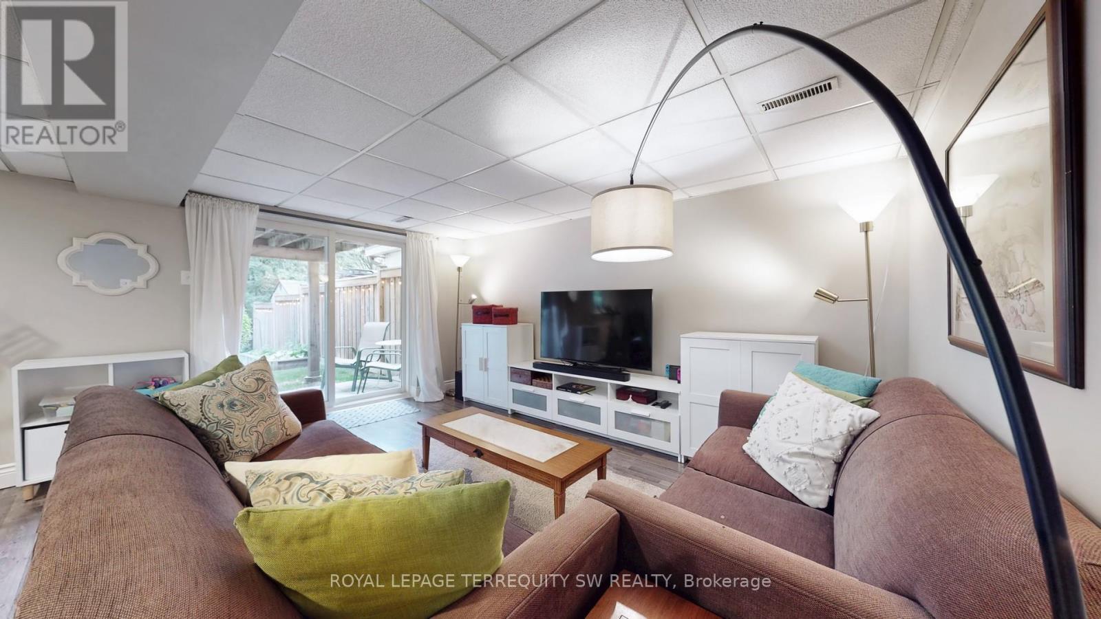 12 Newby Court, Brampton, ON - Indoor Photo Showing Living Room