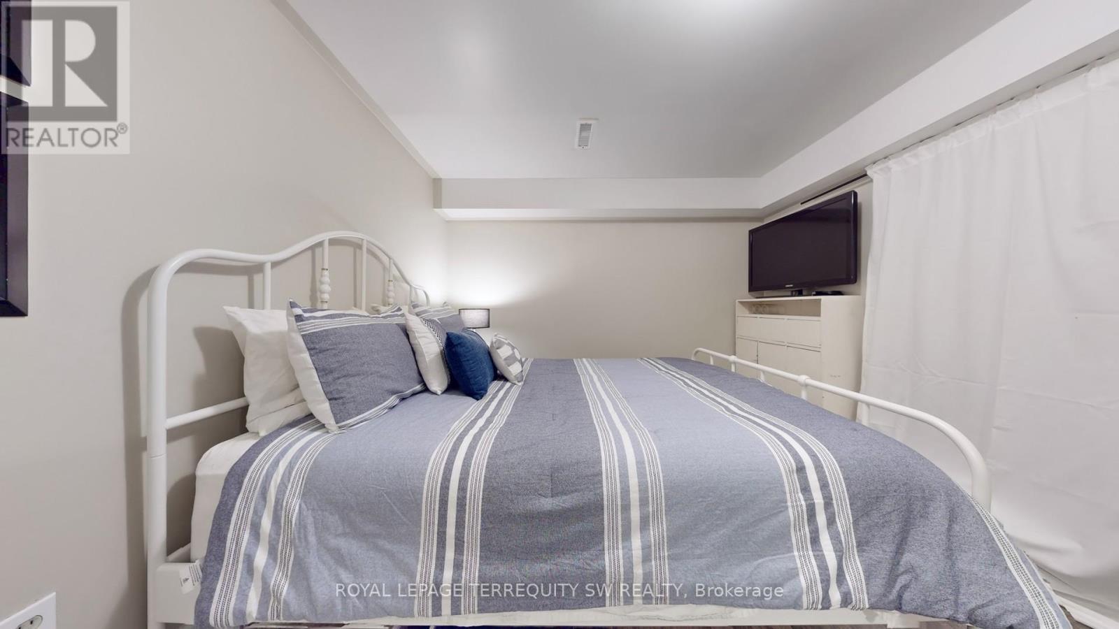 12 Newby Court, Brampton, ON - Indoor Photo Showing Bedroom