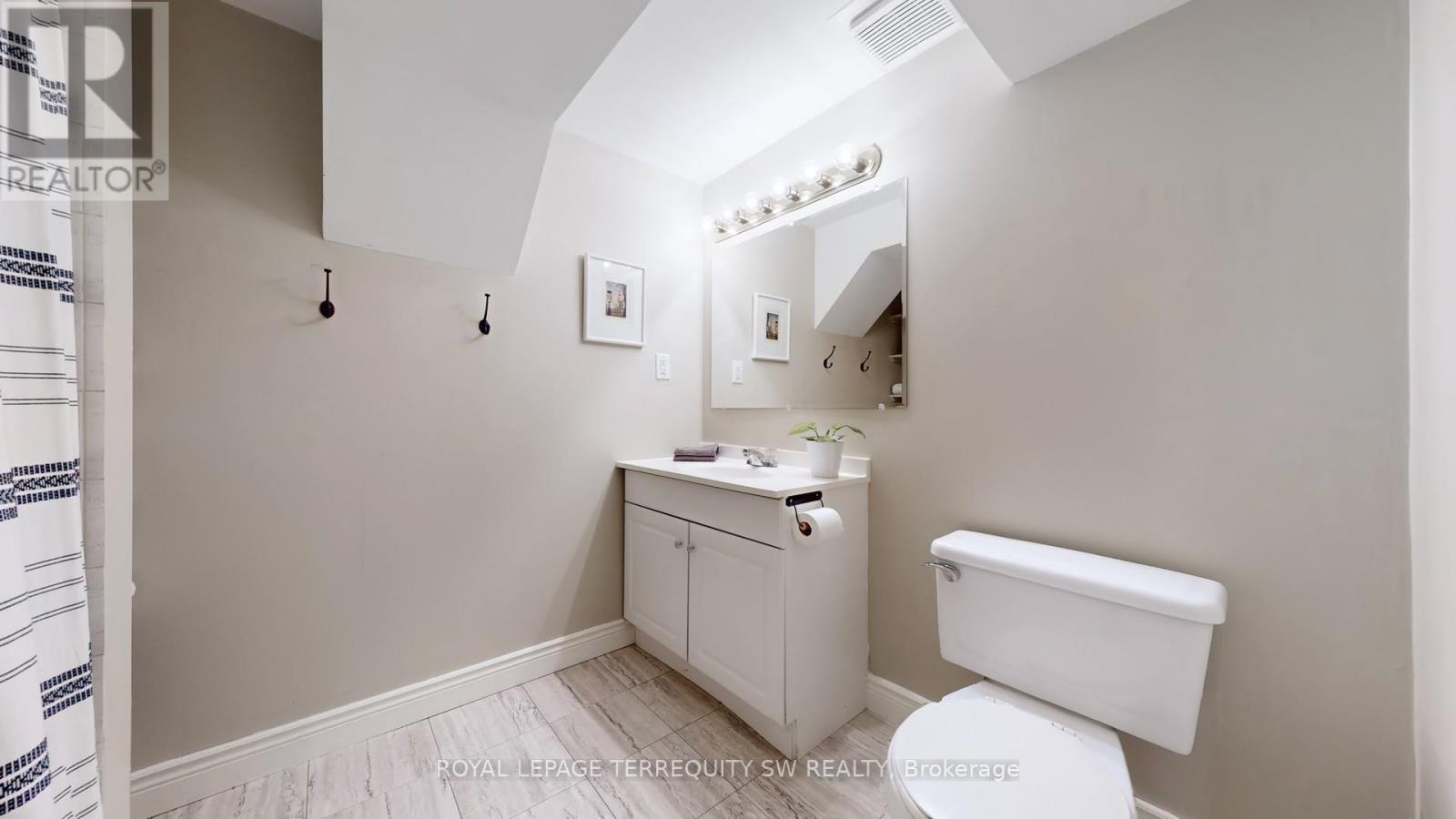 12 Newby Court, Brampton, ON - Indoor Photo Showing Bathroom
