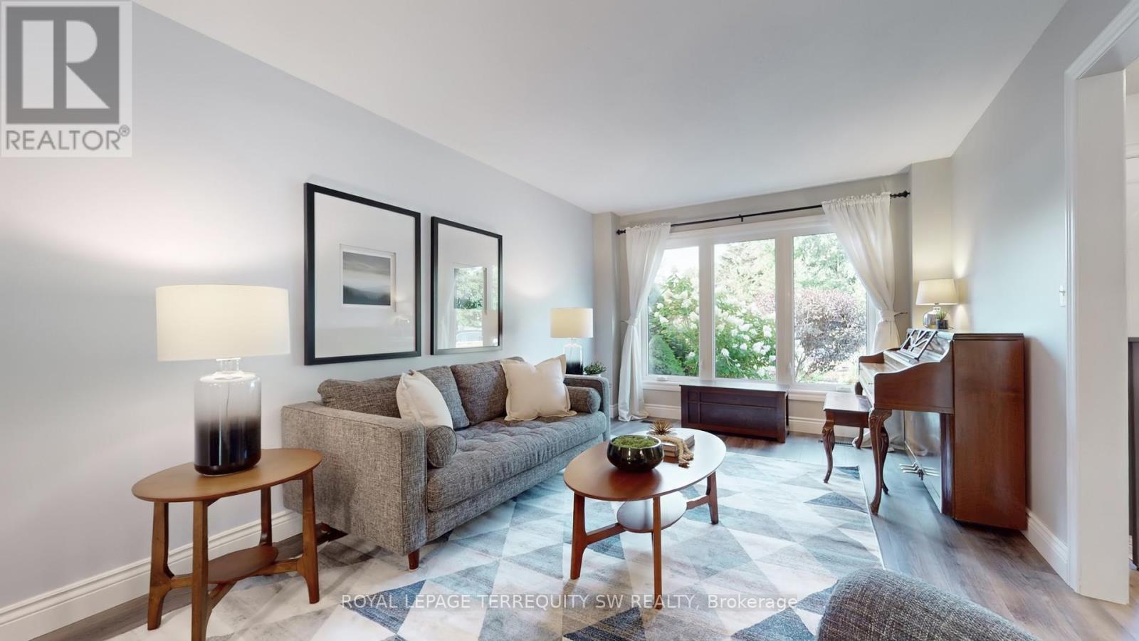 12 Newby Court, Brampton, ON - Indoor Photo Showing Living Room