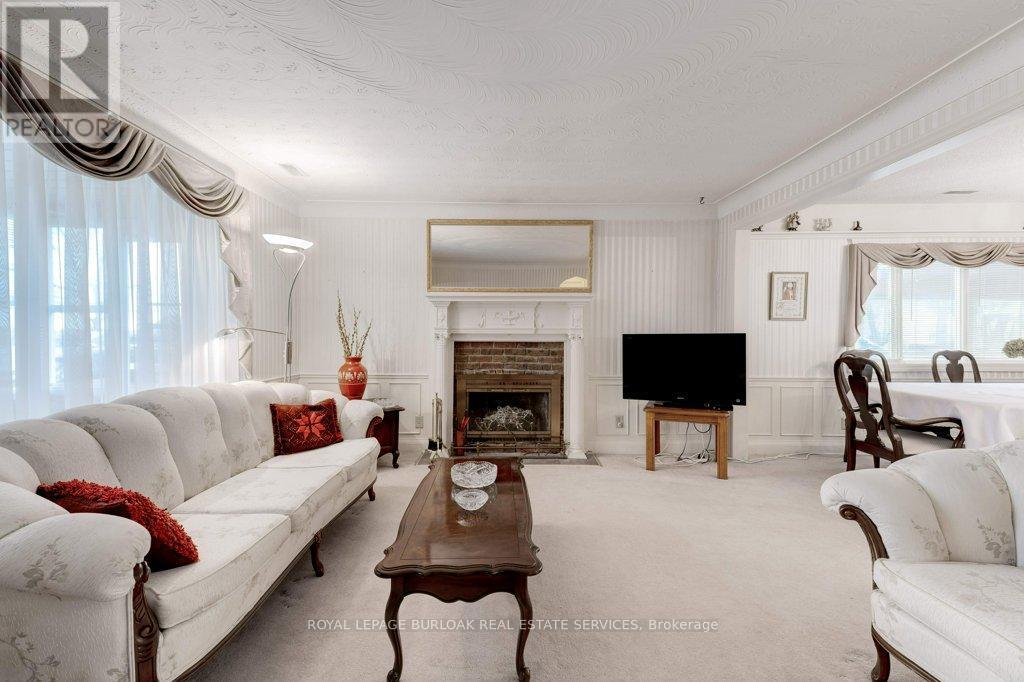 114 Second Road E, Hamilton, ON - Indoor Photo Showing Living Room With Fireplace