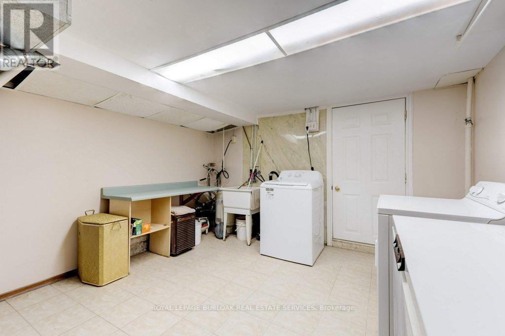 114 Second Road E, Hamilton, ON - Indoor Photo Showing Laundry Room