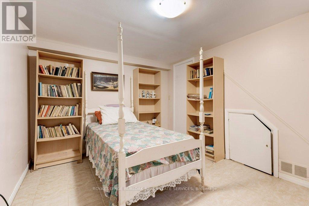 114 Second Road E, Hamilton, ON - Indoor Photo Showing Bedroom