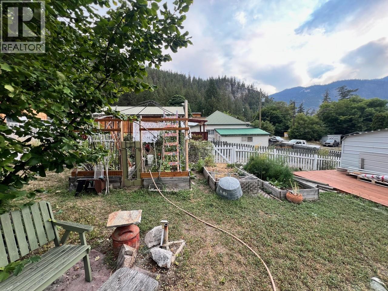 5251 Webster Street, Hedley, BC