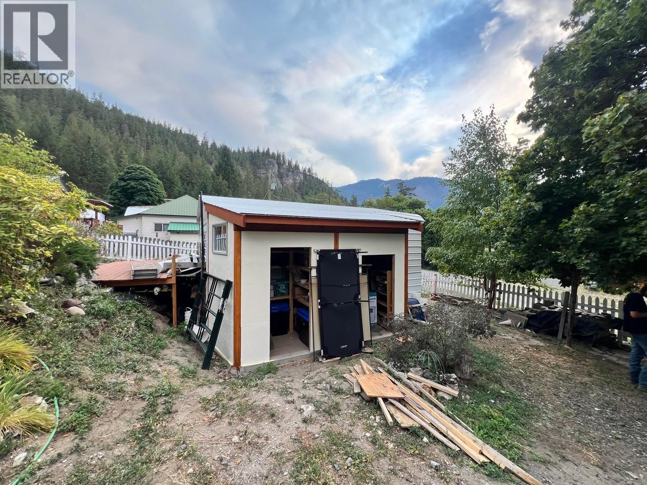 5251 Webster Street, Hedley, BC