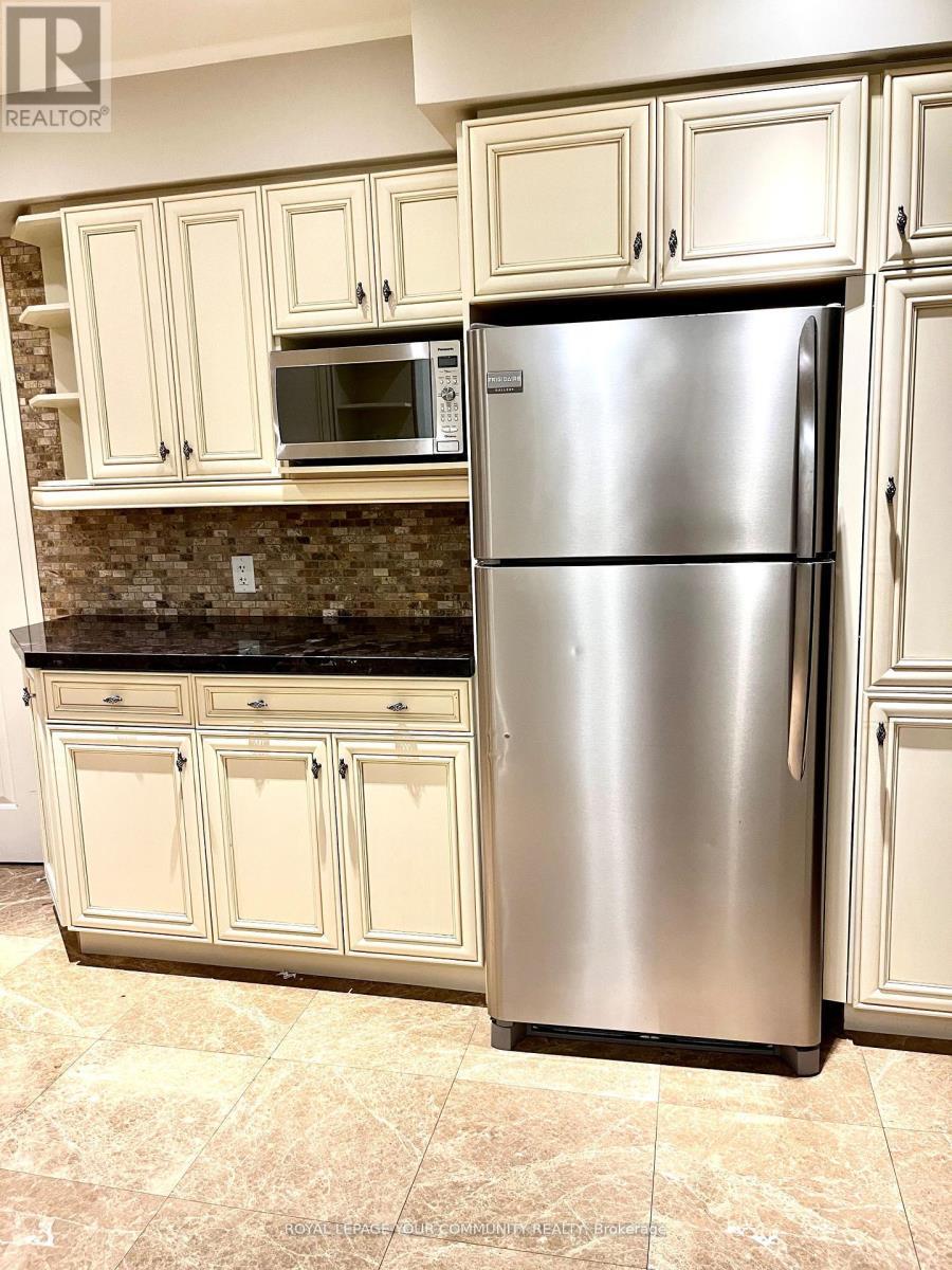 Upper - 134 James Street, King, ON - Indoor Photo Showing Kitchen