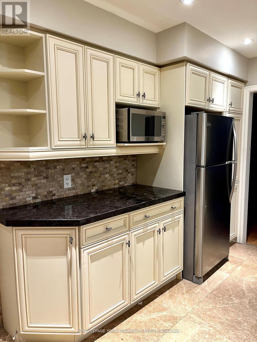 Upper - 134 James Street, King, ON - Indoor Photo Showing Kitchen
