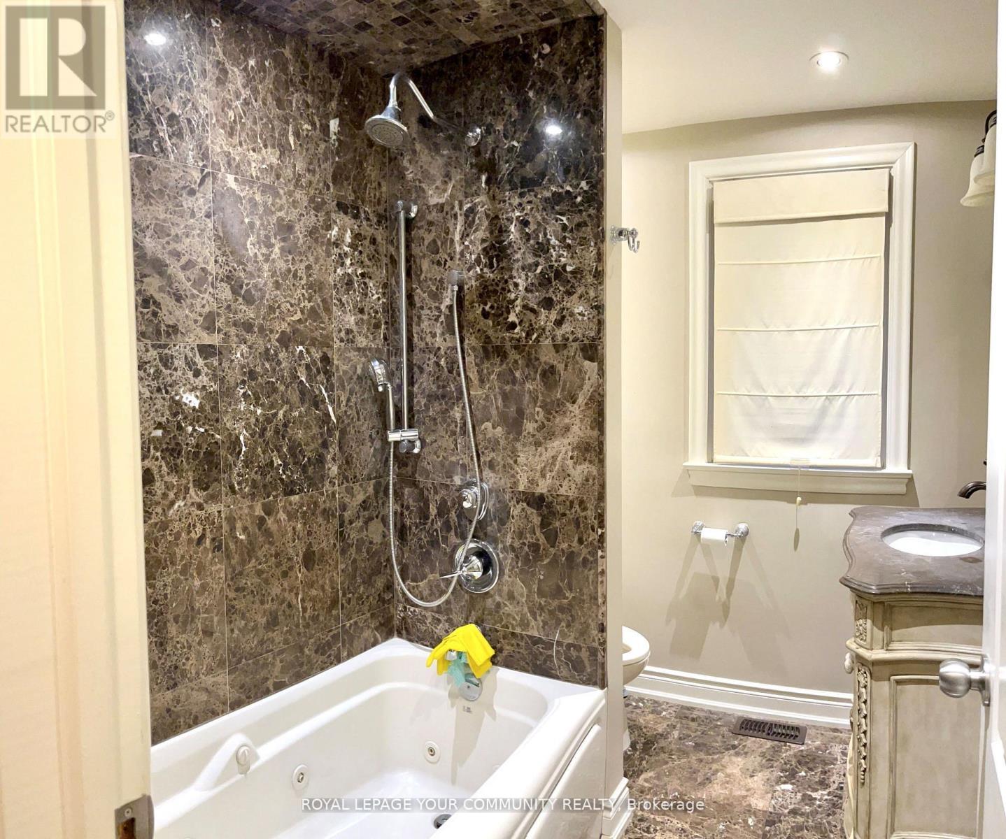 Upper - 134 James Street, King, ON - Indoor Photo Showing Bathroom