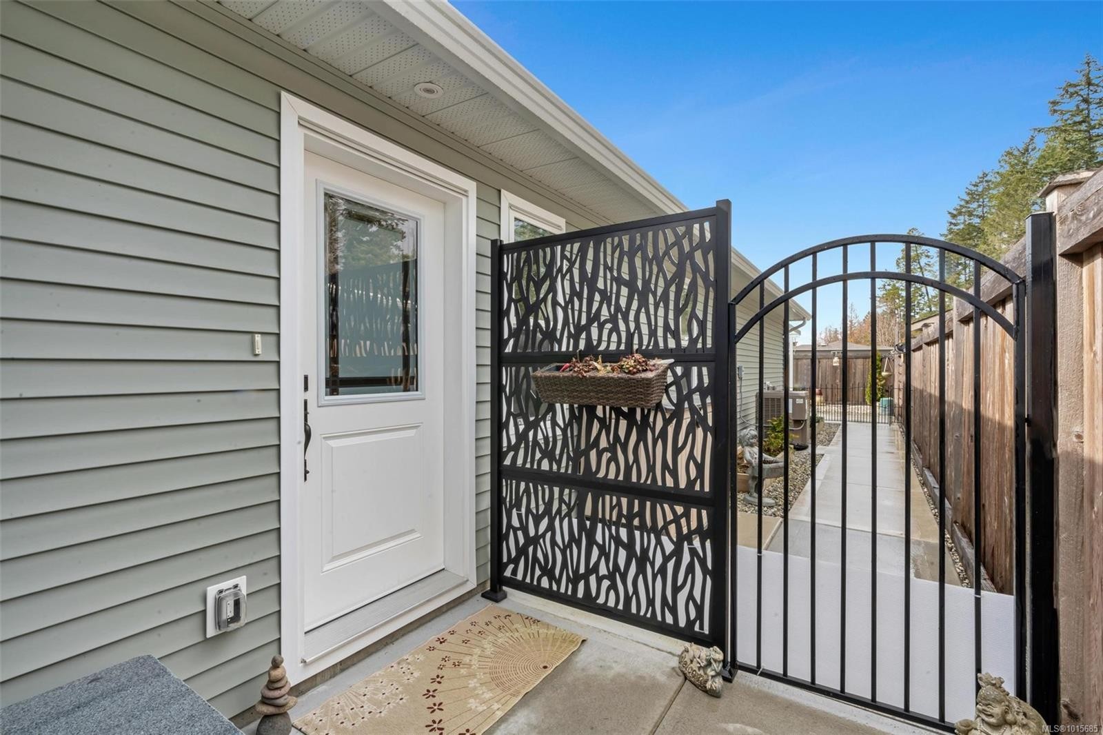 37-7586 Tetayut Rd, Central Saanich, BC