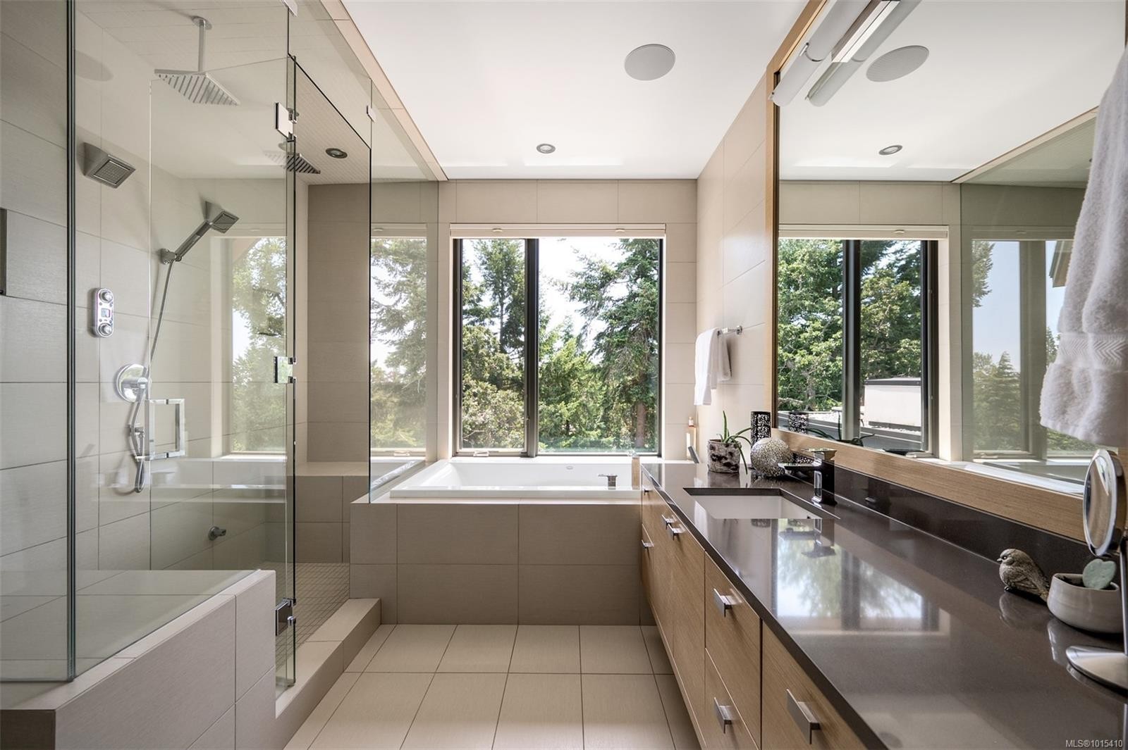 3724 Arbutus Ridge, Saanich, BC