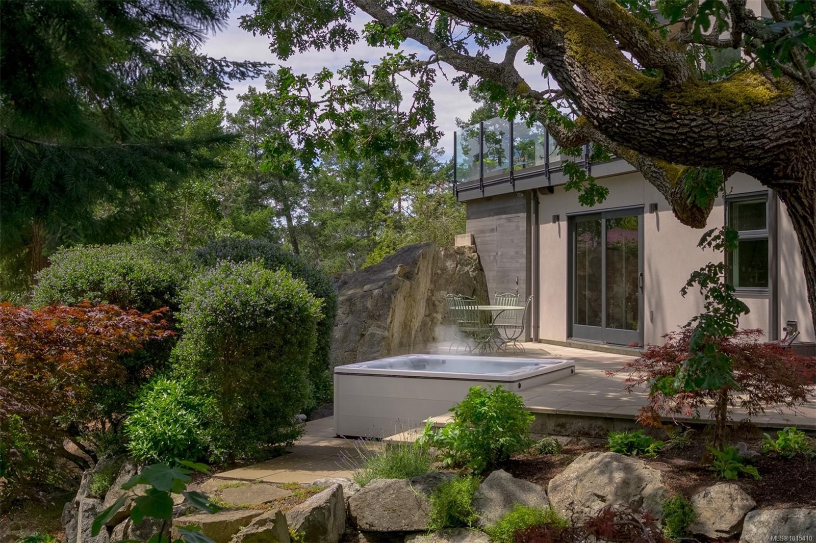 3724 Arbutus Ridge, Saanich, BC