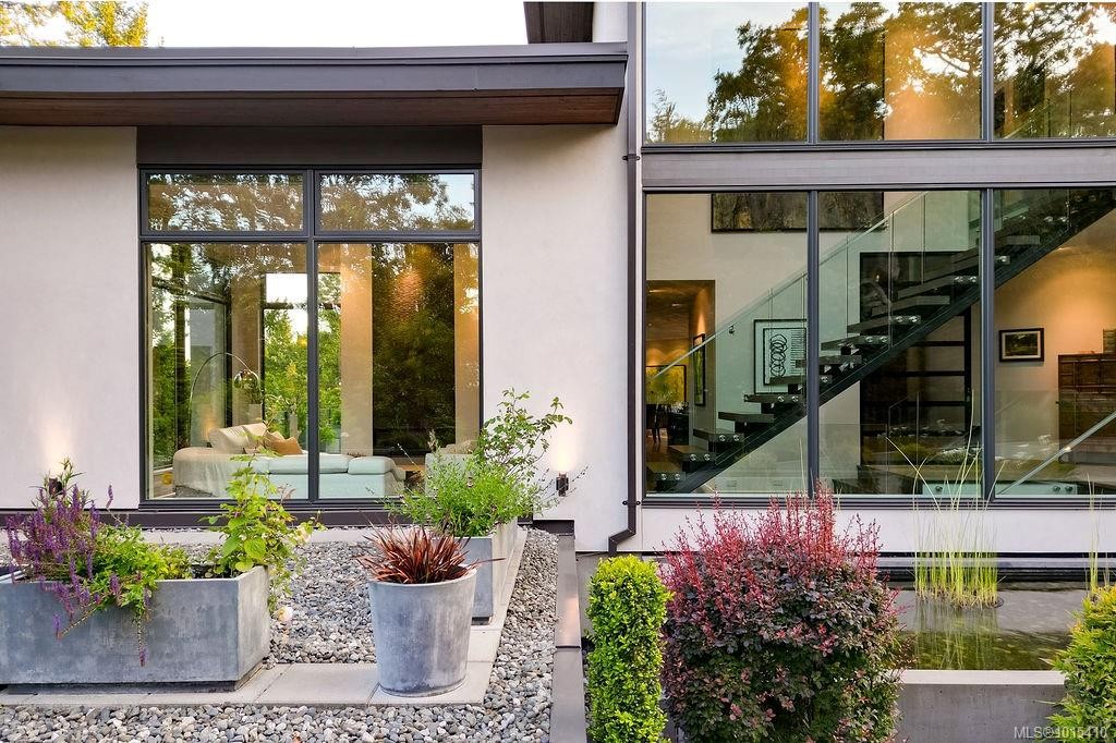 3724 Arbutus Ridge, Saanich, BC