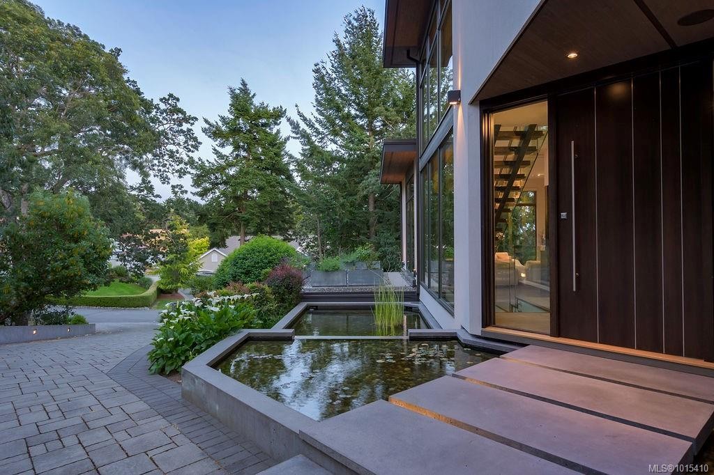 3724 Arbutus Ridge, Saanich, BC