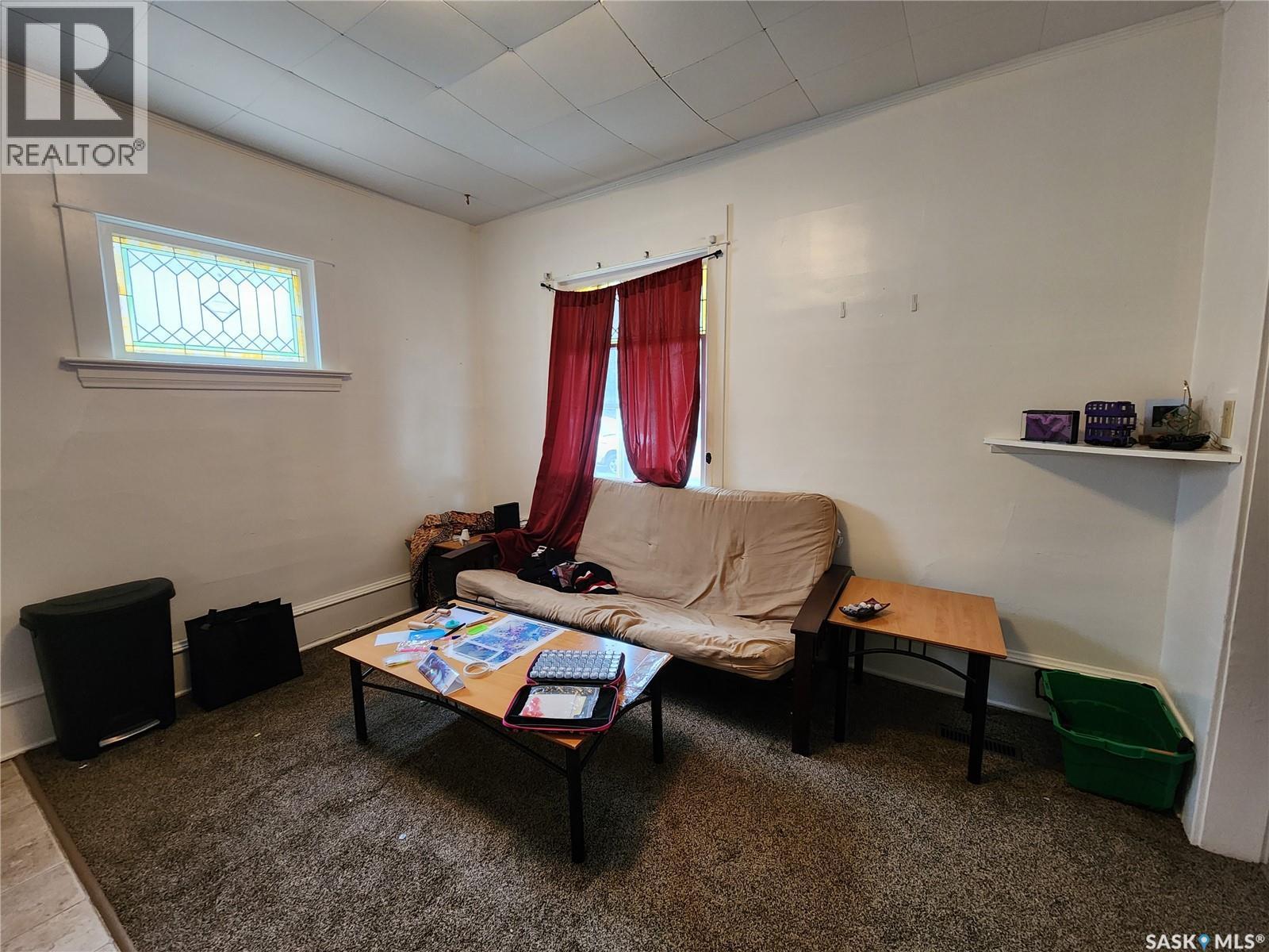 5 Prairie Avenue, Weyburn, SK - Indoor