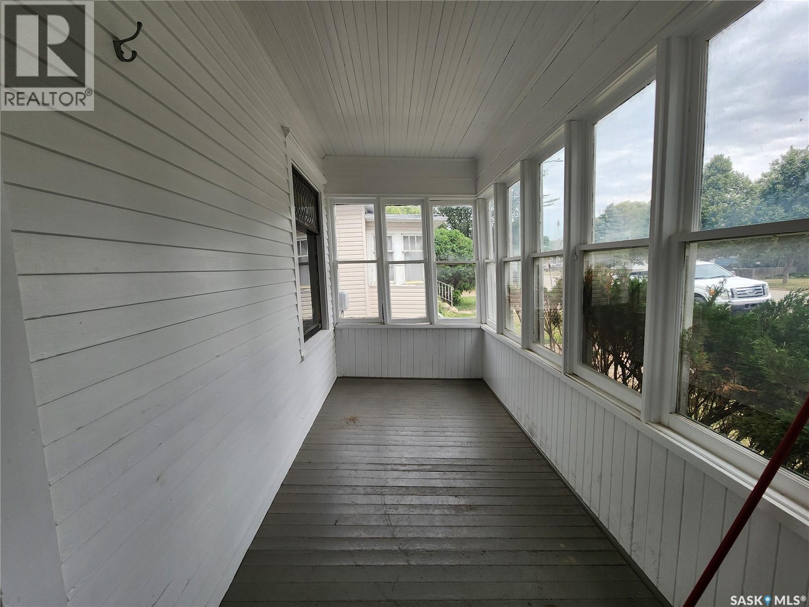 5 Prairie Avenue, Weyburn, SK - Outdoor With Exterior